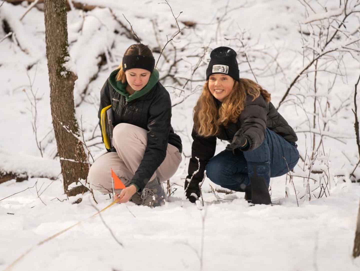 outdoor winter class biology Jennifer Smith faculty 